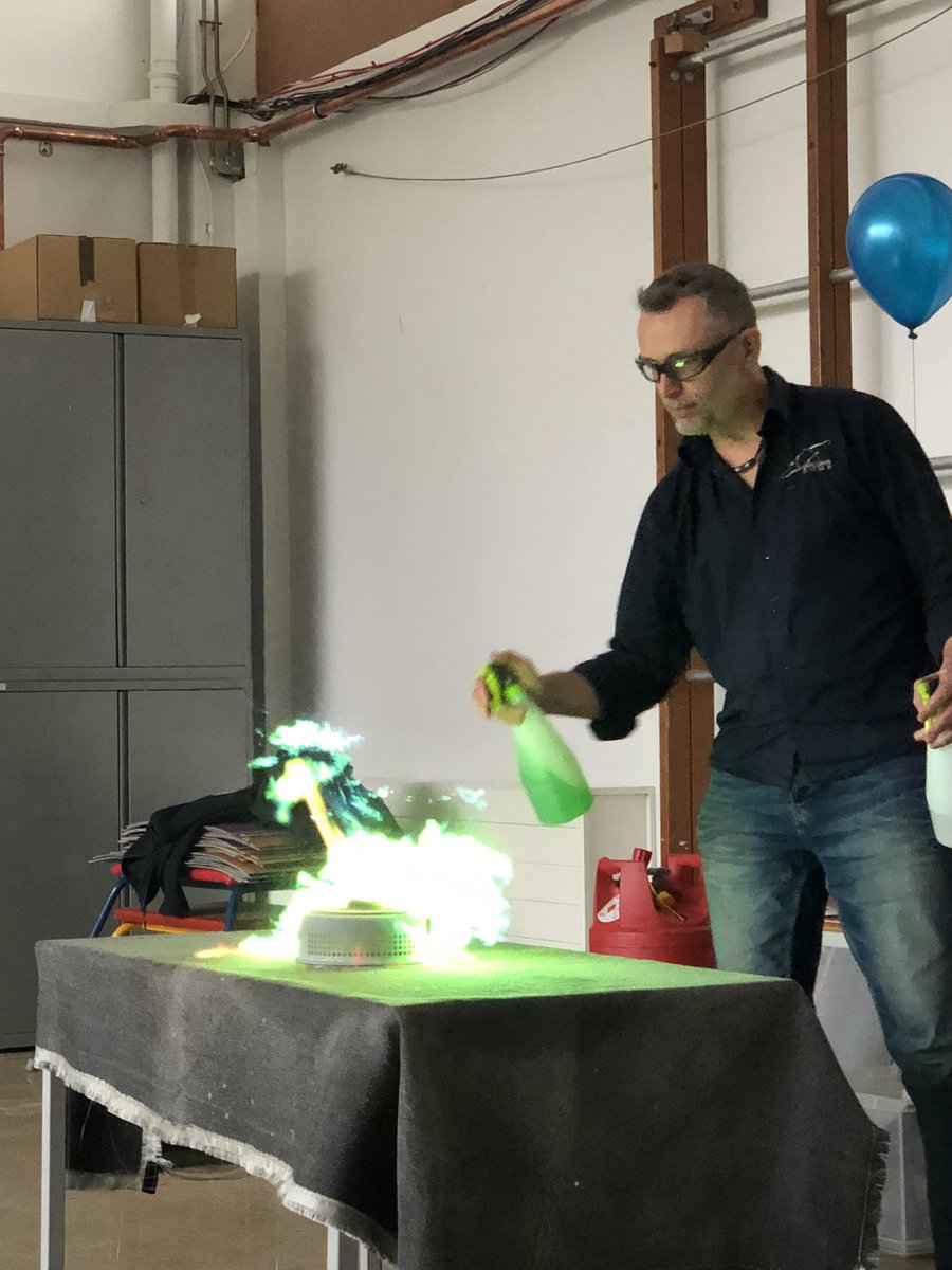 MountnessingSch's tweet photo. Science morning today! I love the expressions of awe, wonder and bemusement on the children’s faces! What a great show that encouraged enquiry and scientific thinking. Thanks to @ExplorerDome we highly recommend. #science #enquiry #wow #howdidyoudothat https://t.co/YoEpRAyzNp