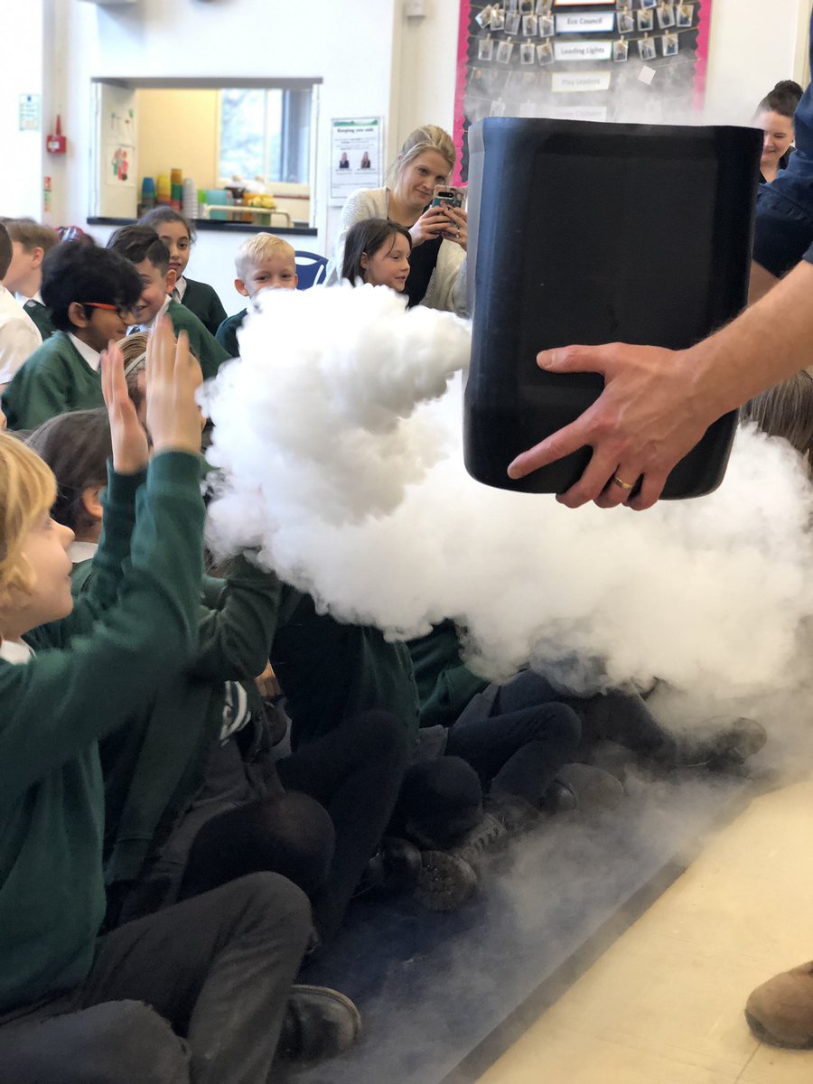 MountnessingSch's tweet photo. Science morning today! I love the expressions of awe, wonder and bemusement on the children’s faces! What a great show that encouraged enquiry and scientific thinking. Thanks to @ExplorerDome we highly recommend. #science #enquiry #wow #howdidyoudothat https://t.co/YoEpRAyzNp