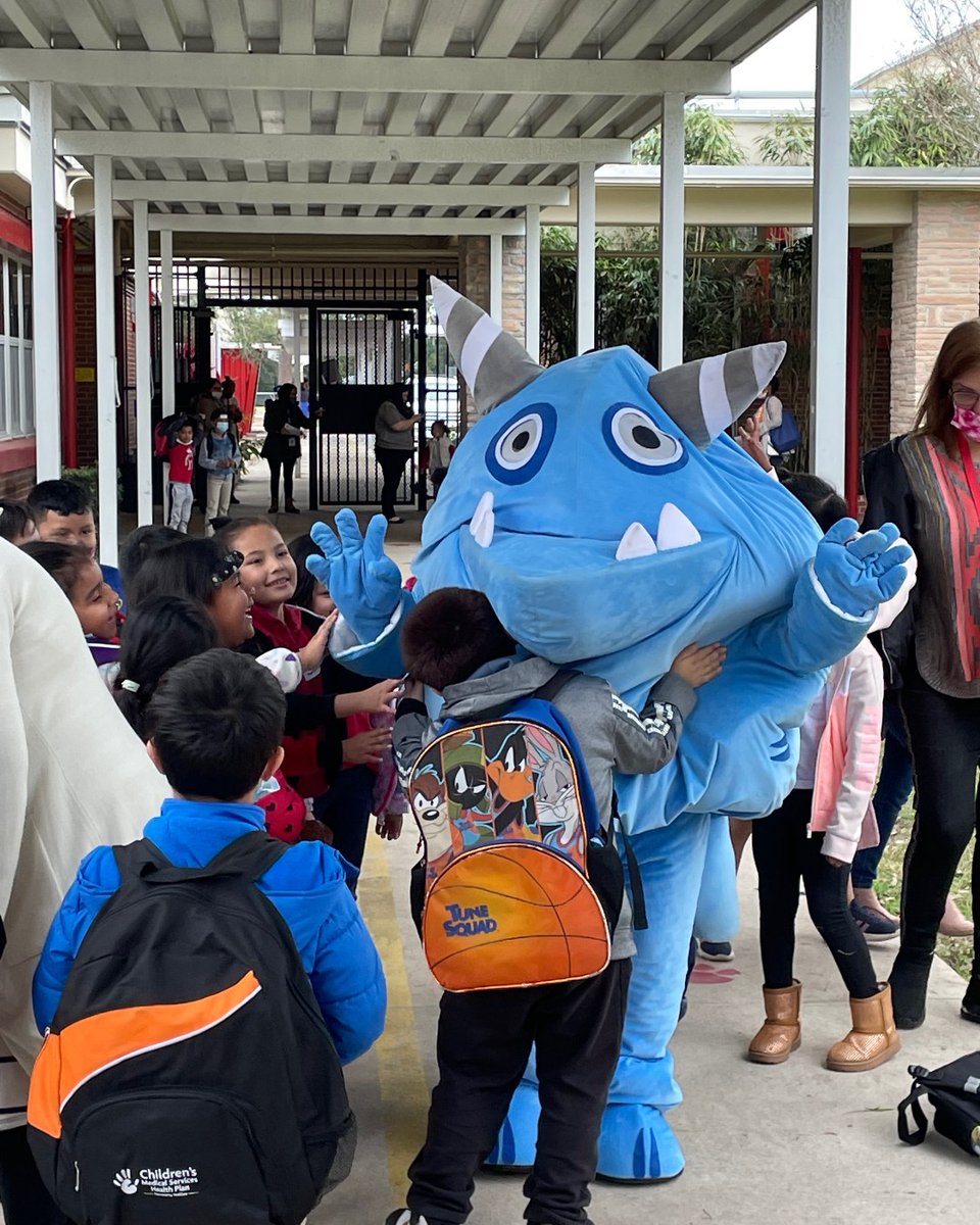SanJosePandas's tweet photo. Snarg, a friend from iReady, visited our school and gifted our K-2nd grade students who reached their Winter goals some yummy pizza! #PandaSuccess #todayatsje 
@CurriculumAssoc @DuvalSchools https://t.co/M0J8o9eGRR