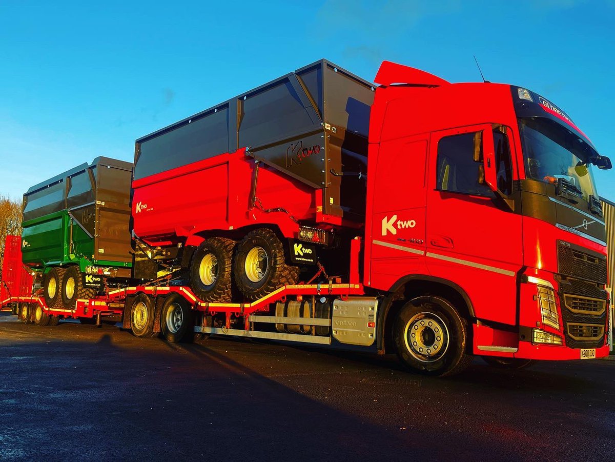 KtwoLtd's tweet image. #Ktwo Roadeo Curve Trailers leaving our Hampshire factory this evening! 🏭 Which colour do you prefer? 🤔
