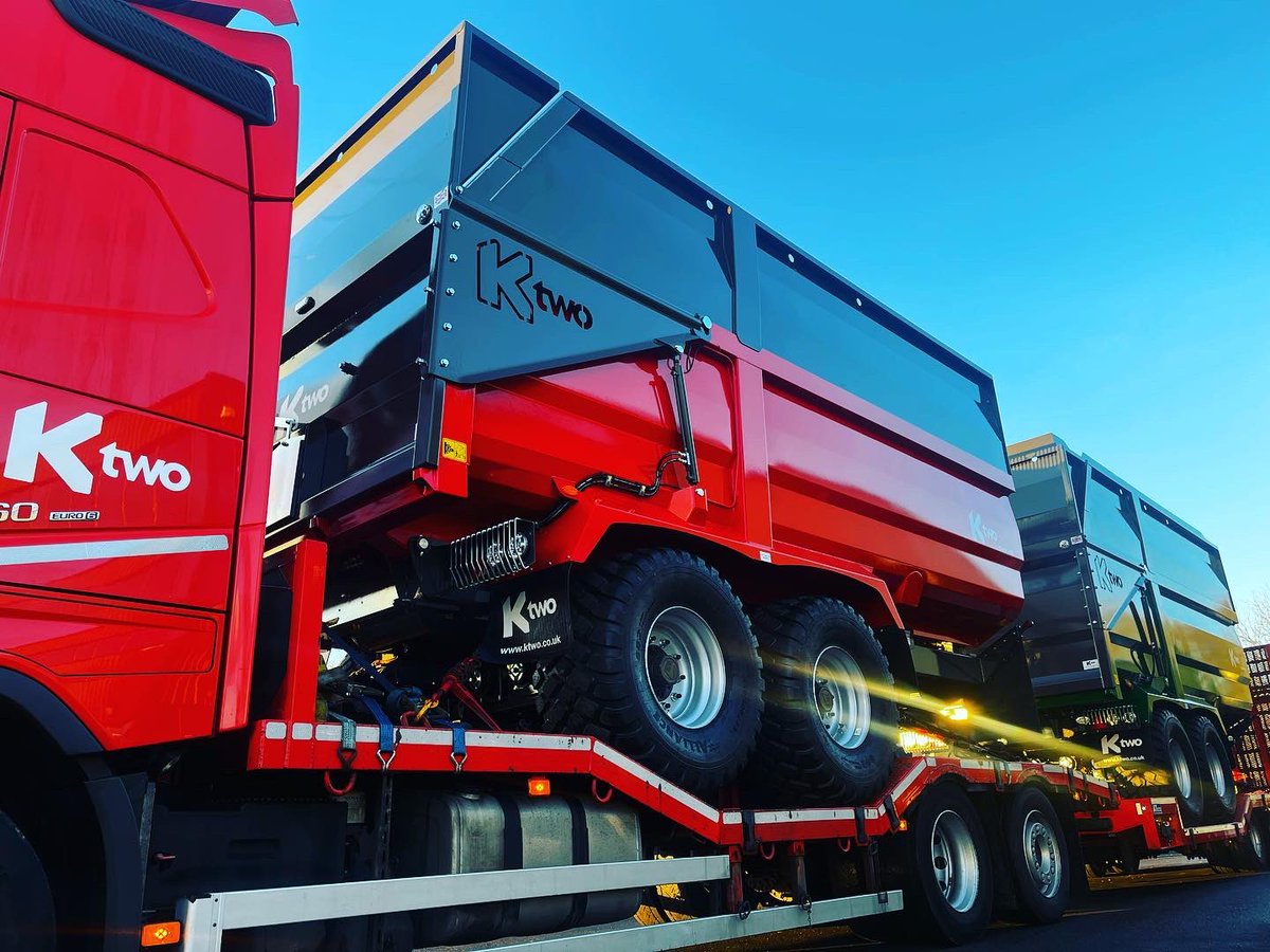 KtwoLtd's tweet image. #Ktwo Roadeo Curve Trailers leaving our Hampshire factory this evening! 🏭 Which colour do you prefer? 🤔