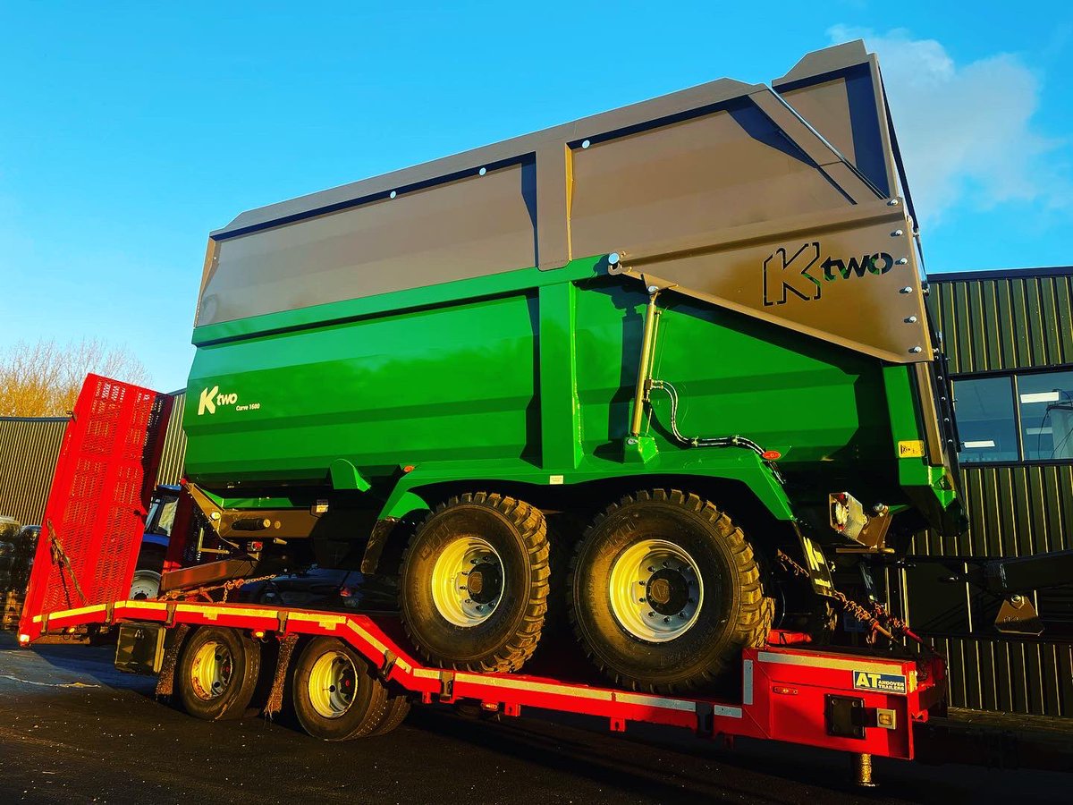 KtwoLtd's tweet image. #Ktwo Roadeo Curve Trailers leaving our Hampshire factory this evening! 🏭 Which colour do you prefer? 🤔