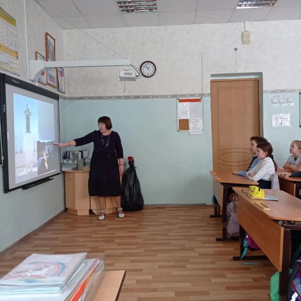 27 января соостоялась ежегодная акция "Ленинградский метроном" в рамках Всероссийской акции "Блокадный хлеб". Ребята вспомнили страшные события того времени и почтили память погибших минутой молчания