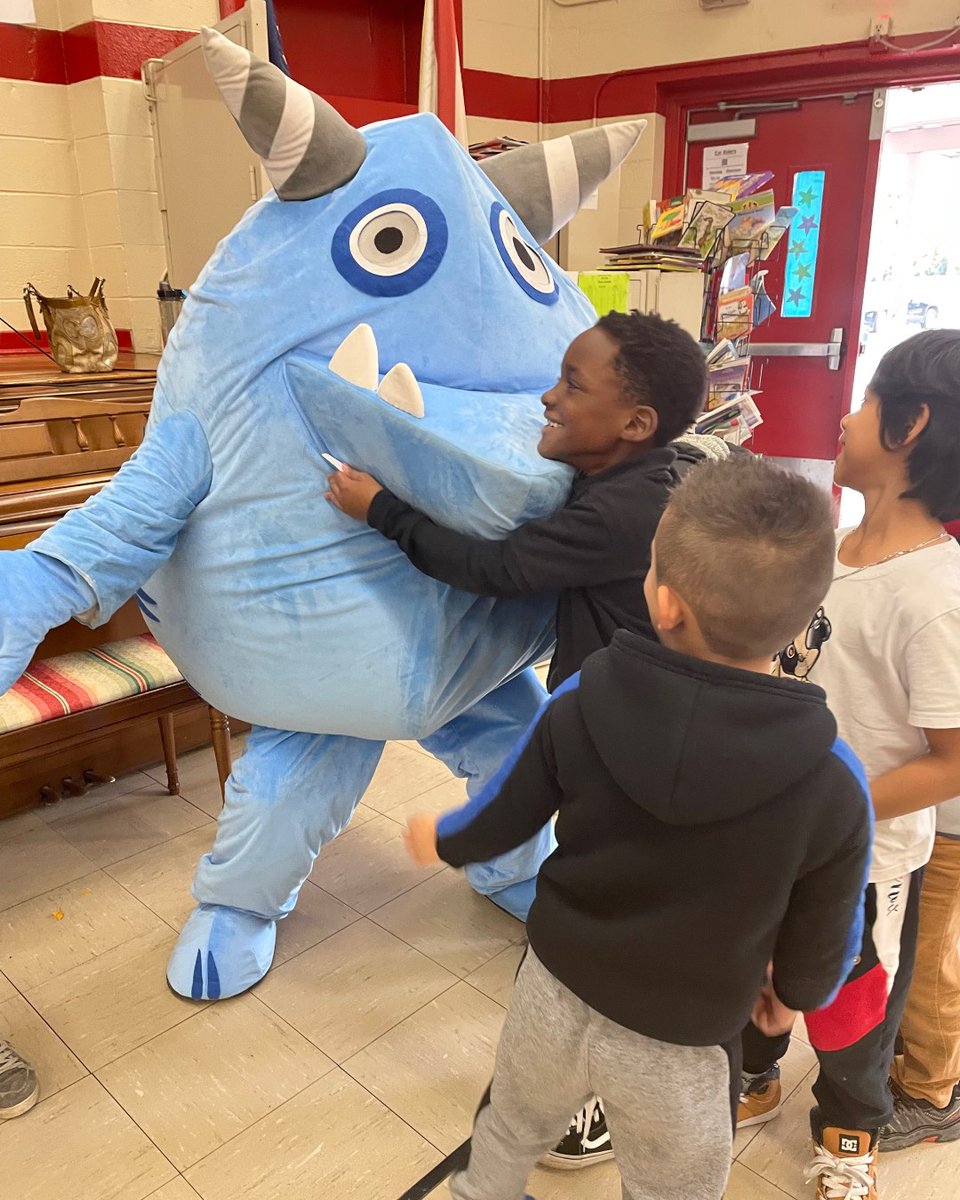 SanJosePandas's tweet photo. #ICYMI Snarg, a friend from #myiReady, visited our school and gifted our K-2nd grade students who reached their Winter goals some yummy pizza! #PandaSuccess @DuvalSchools @CurriculumAssoc https://t.co/nkzKApaC9n