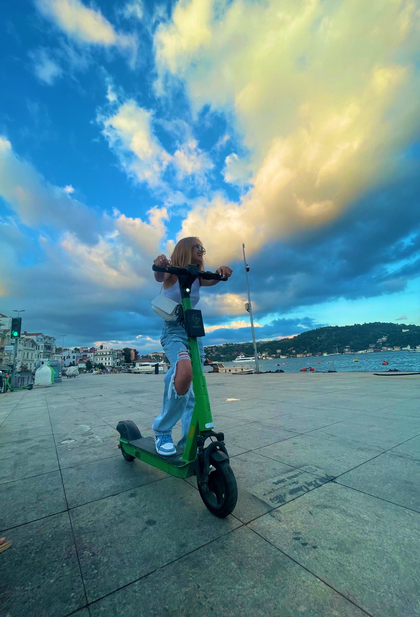 cemresolmazcm's tweet image. Galerimde böyle bi fotoğraf var gökyüzüne hapis olasım geldi