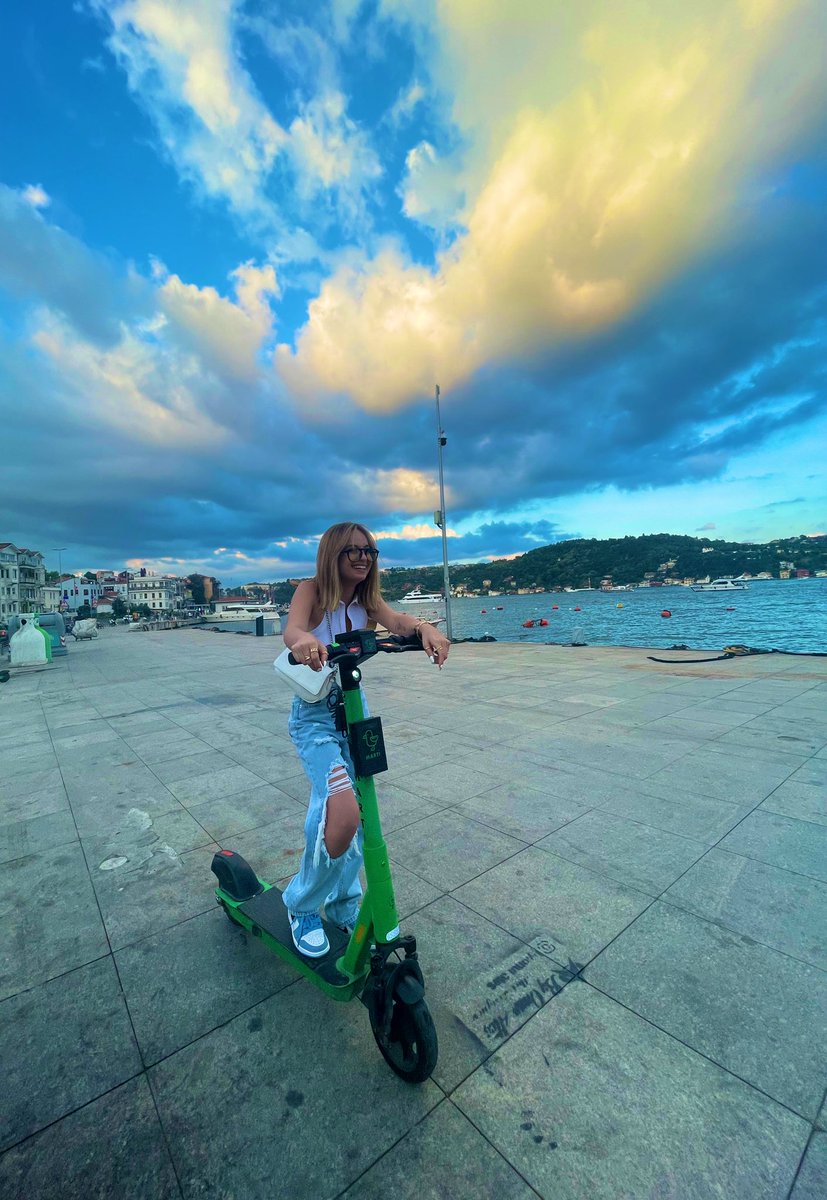 cemresolmazcm's tweet image. Galerimde böyle bi fotoğraf var gökyüzüne hapis olasım geldi