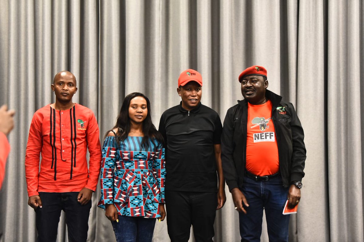 Thabang_Sebata2's tweet image. We are leading them with ideas #AfricaIsOne #OneCurrency #OnePresident #OneMilitary #UnitedStatesOfAzania 🖤💚❤️