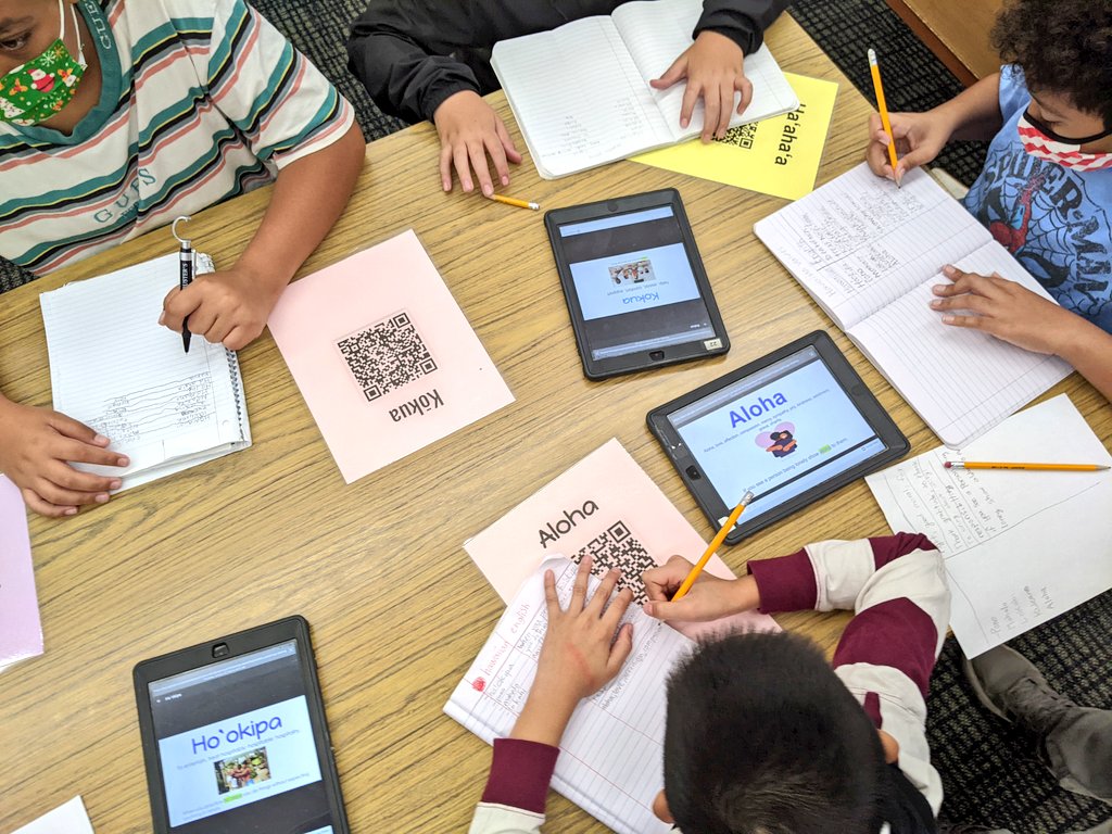 LunaliloElem's tweet photo. Students participating in our King Lunalilo QR Code Gallery Walk in recognition of his birthday and in lieu of our traditional assembly. #lunalilo #hawkssoar https://t.co/1Um8OhyVqZ