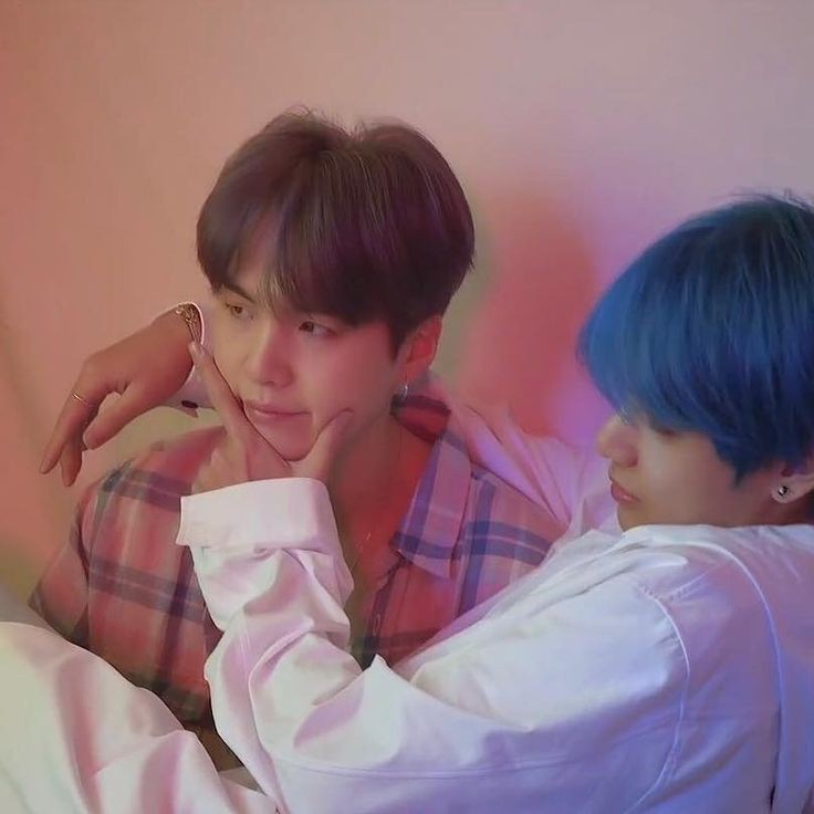 taegi_lvs's tweet photo. — Cuando Tae no desaprovecha la oportunidad de abrazar a Yoongi ^•ﻌ•^

@BTS_twt https://t.co/WF5roGIZvk