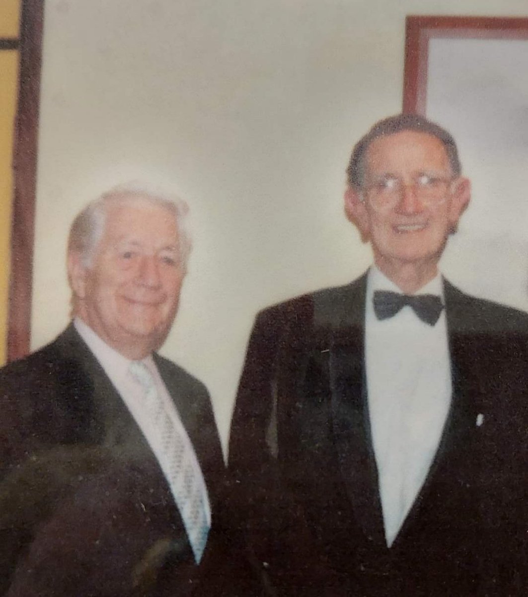 The Richard Williams Singers are sorry to hear the sad news of the passing of Wyn Calvin. The choir has many fond memories of performing with Wyn on some wonderful occasions over the years and we would like to send our condolences to his wife and family.