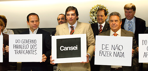 O movimento ficou conhecido pelo lema "Cansei", que estampava os materiais publicitários, e tinha por objetivo criticar o "caos aéreo", a "corrupção" e "falta de segurança" do governo Lula. A iniciativa ganhou apoio de entidades patronais, da FIESP...11/22