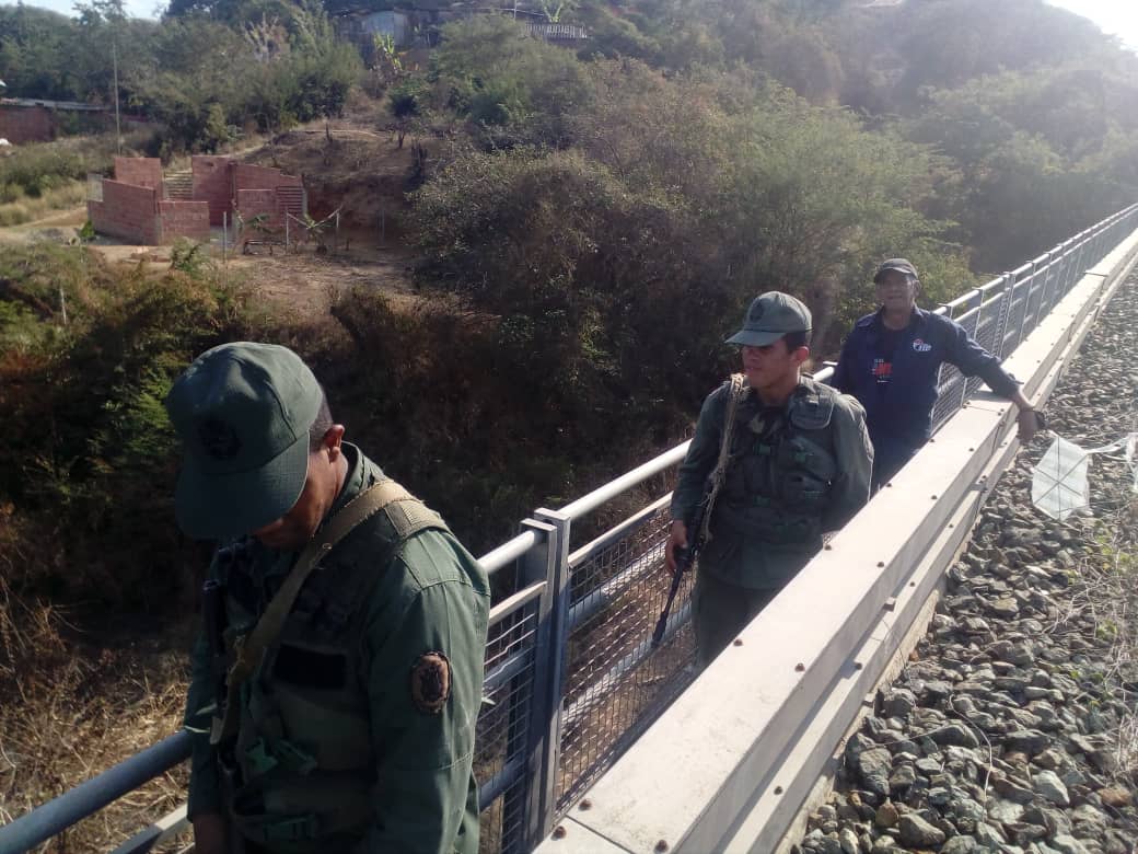 Patrullaje activo del IFE con la @64_brigada en el sistema de transporte ferroviario Ezequiel Zamora, se refuerza la seguridad para garantizar el eficiente funcionamiento de nuestro sistema de transporte público para los Valles del Tuy