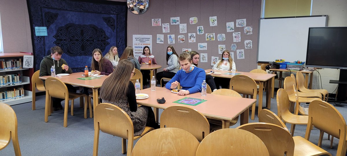 wrhsprincipals's tweet image. In our first of many “Coming together with the Council” events, our upperclassmen students made an effort to connect with one of our ninth grade English classes. Afterwards, so many of them commented on how much fun it was. #Proudtobeadefender