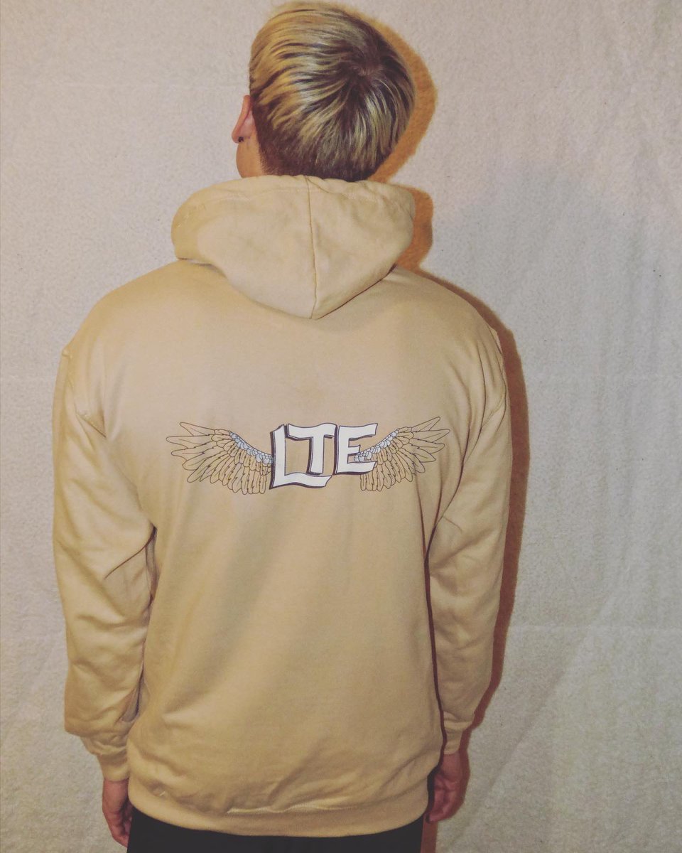 sluvthyenemy's tweet image. Shop luvethyenemy.com 

#clothing #brand #clothingbrand #fashion