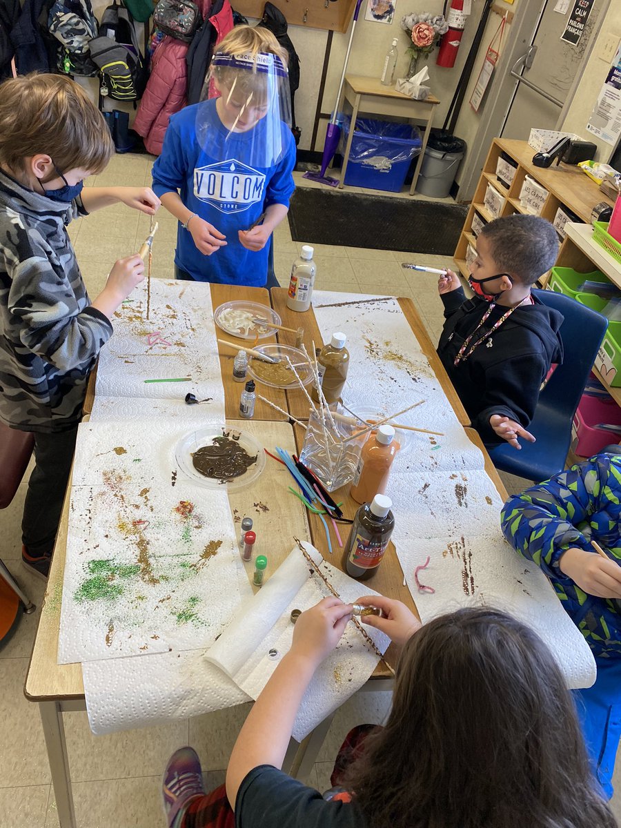 MmeBeckenbach's tweet image. We made magic wands to compliment our French novel study of Harry Potter 🪄 #makinglearningmagical @GoodfellowPS