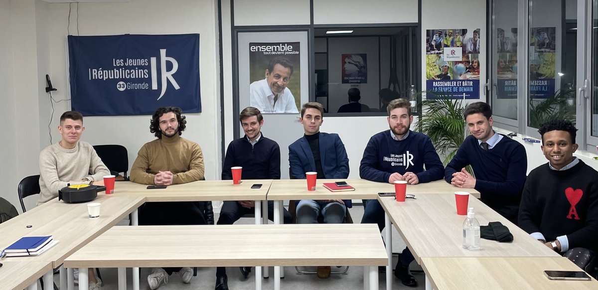JeunesReps33's tweet photo. Réunion de nos délégués jeunes et présentation officielle du bureau des @jeunesreps Gironde 🙌🏻
Les campagnes présidentielles et législatives s’organisent pour mobiliser nos jeunes avec @vpecresse 🚀
2022, pour une fierté française retrouvée 🇫🇷
#avecpecresse2022 #LR33 https://t.co/e2HFvxXbh5