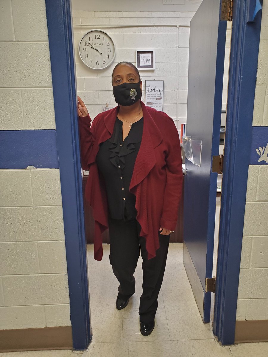 kaylife76's tweet photo. Dress to Impress @Dolphinville @HokeCoSchools https://t.co/uY5QnmBfC7