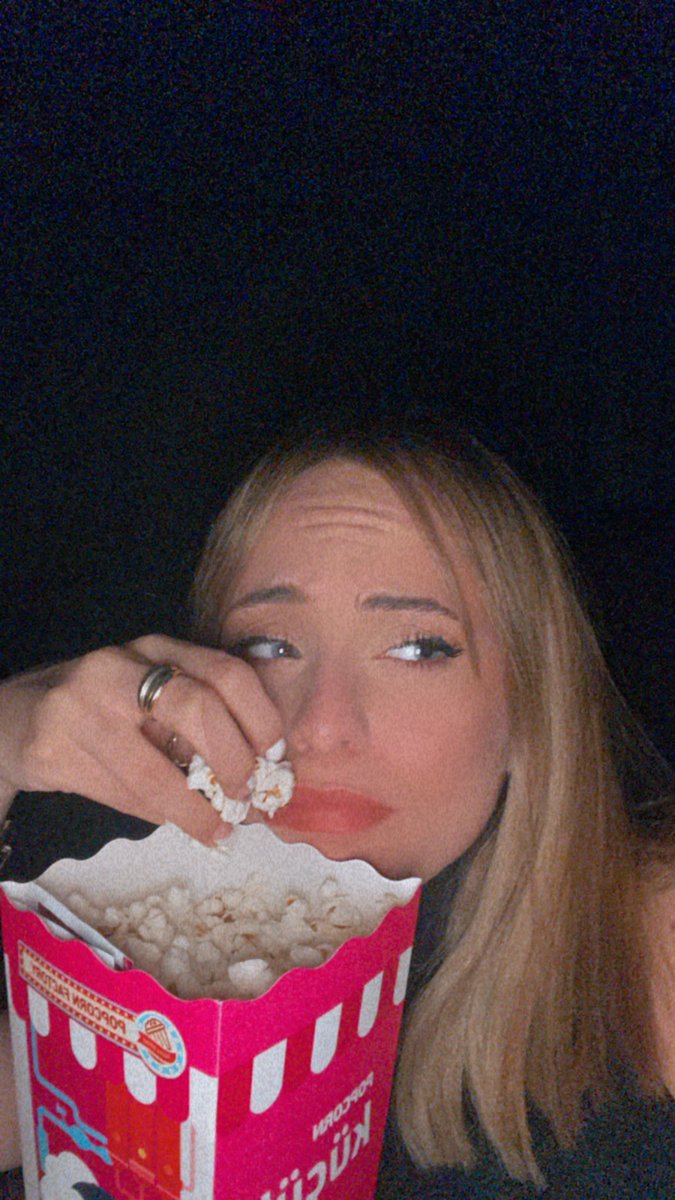 cemresolmazcm's tweet image. Aynen kanka gidelim sinemaya çok eğleniriz