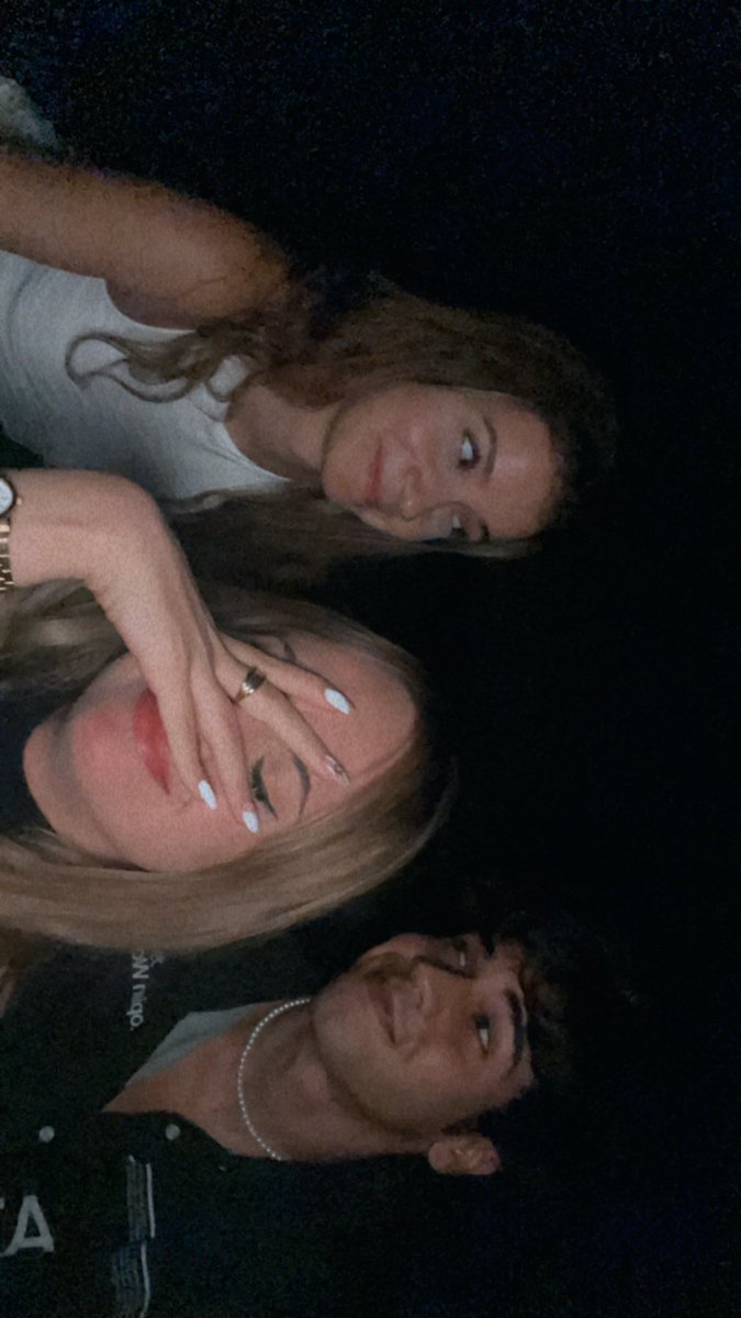 cemresolmazcm's tweet image. Aynen kanka gidelim sinemaya çok eğleniriz