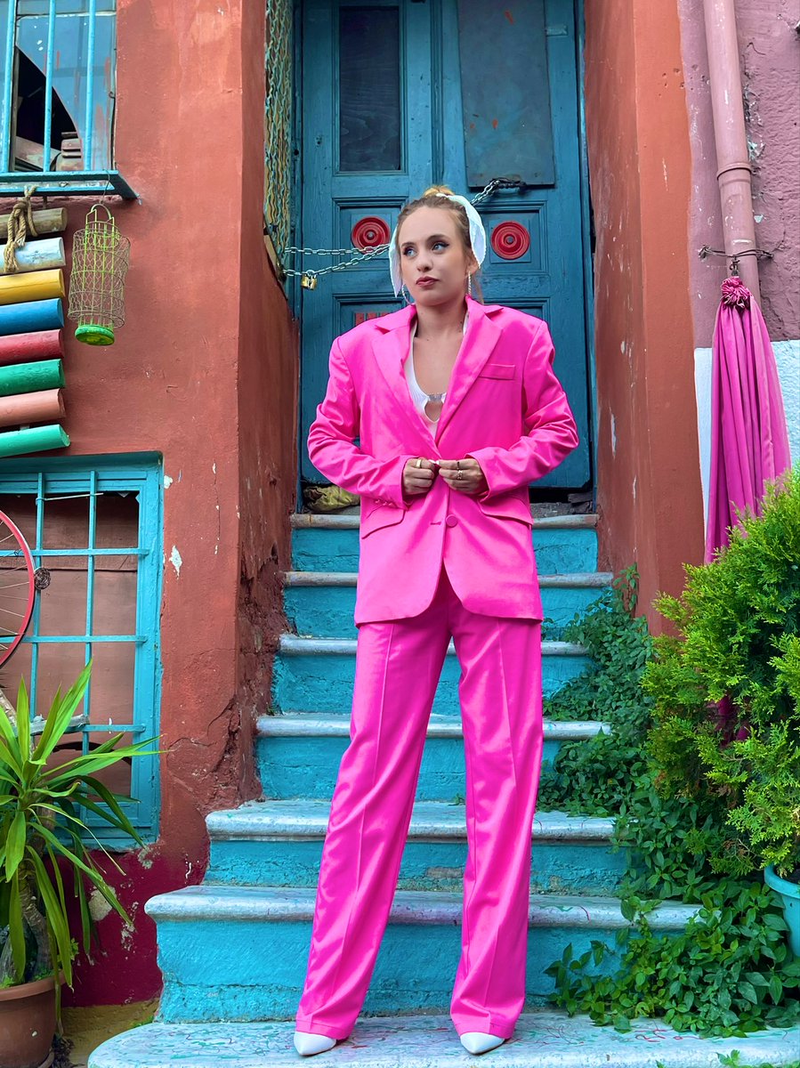 cemresolmazcm's tweet image. +Knk seninki geliyor doğal davran 
-