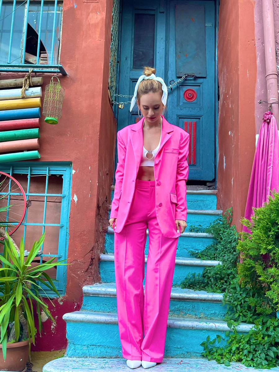 cemresolmazcm's tweet image. +Knk seninki geliyor doğal davran 
-