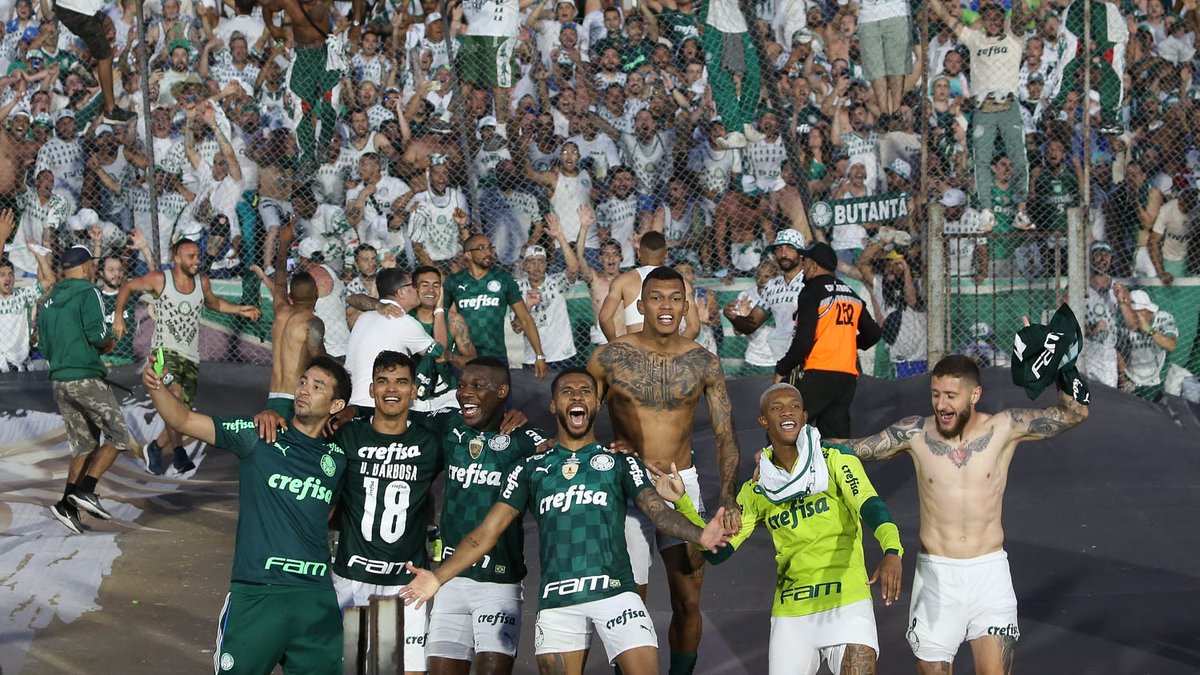 Palmeiras's tweet photo. Mon𝙏𝙍𝙄vidéu 🇺🇾
Pode mais um #TBT para hoje? De exatos dois meses atrás, quando a América era verde pela terceira vez! 🏆🏆🏆

#AméricaV3rde #AvantiPalestra https://t.co/i6g5MU7nGD