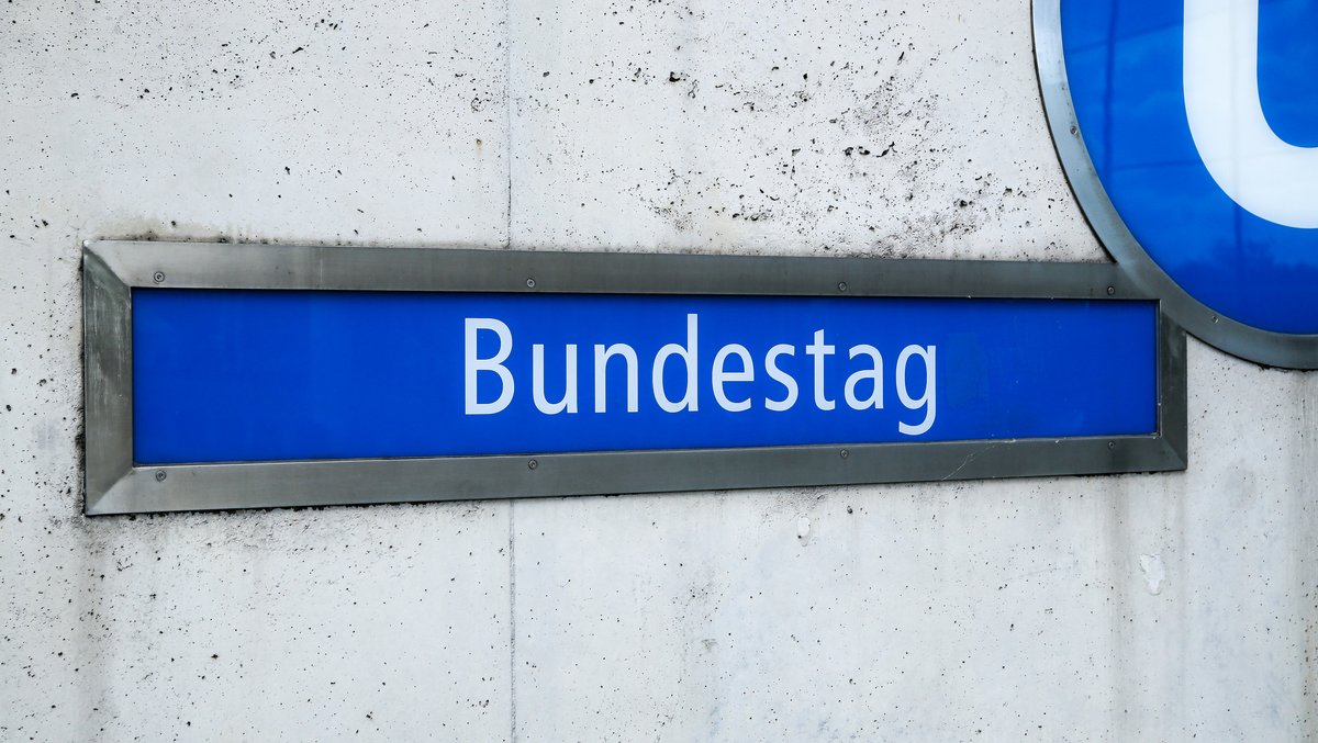 Bundestagswahl 2021 • Der #Wahlprüfungsausschuss des 20. Deutschen Bundestages hat sich heute konstituiert • Gegen die Gültigkeit der #btw21 wurden rund 2.100 Einsprüche eingelegt, welche der Ausschuss prüfen muss. Bei der #btw17 waren es 275.
➤ bundestag.de/presse/hib/kur…