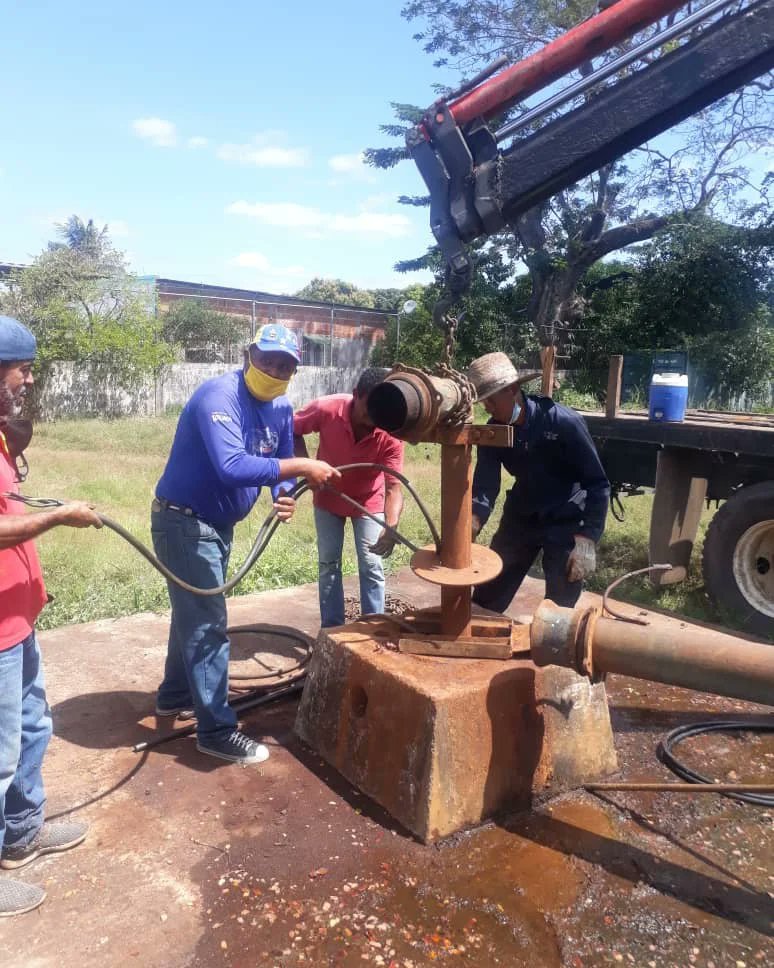 minaguasoficial's tweet photo. Siguiendo los lineamientos del G/D  ministro @RMarcoTorres, el Pueblo Trabajador de @hidrollanos1, junto a #Infrea y la Alcaldía de Biruaca, realizaron labores de mantenimiento preventivo a equipo sumergible de 15 HP. https://t.co/iUw5AgJyvK