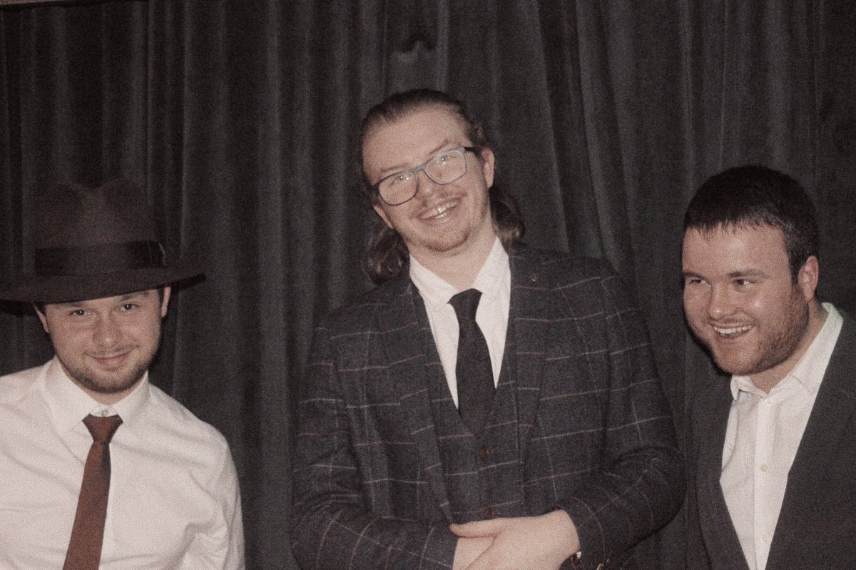 Great show last night playing 🥁 for the Joe Masterson Trio at The Dry Spy in Bromsgrove! 🕵🏻‍♂️

Piano: Joe Masterson
Bass: Thomas Marsh
Drums: Me

Photo: Karl Downton

#jazz #music #jazzmusic #jazzinuk #jazzinmidlands #gig #photography #bebop #jazzbar #retro