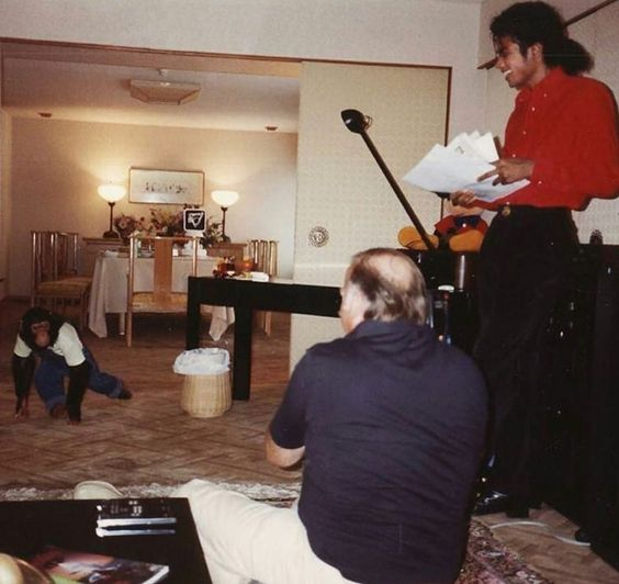 i've never seen this 😭 nice ass room and then bubbles-