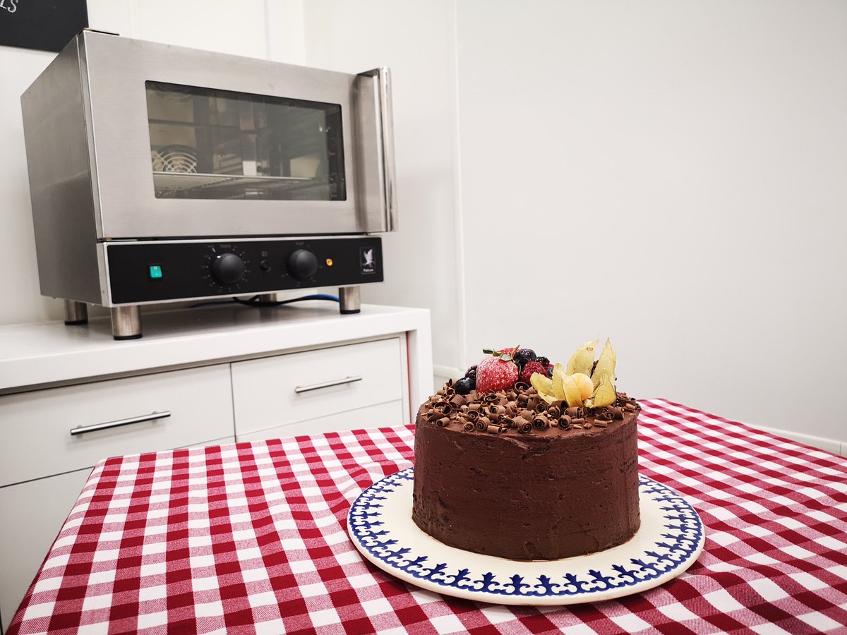 FalconDevChef's tweet photo. Our very own @CaitlinLiselle baking up a storm in the Development Kitchen today, using one of our new @FalconFoodserv Convection Ovens for this amazing #Veganuary2022 #InternationalChocolateCakeDay https://t.co/HIgUI5ym0M
#cateringforall to #keepitcooking @keepitcooking1 https://t.co/wYzcjKYg4o