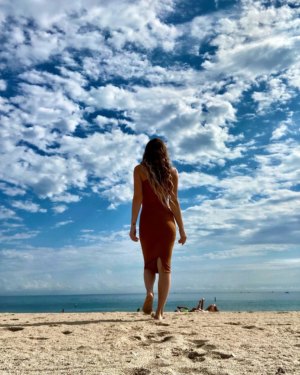 jo_ella_Deville's tweet photo. Took a whole ass photo shoot with myself, on the beach. In honor of me getting my license back since 09/11/2021 after being robbed 😩🙌🏼#Florida #license #notsorry https://t.co/YOQ9fsgExT