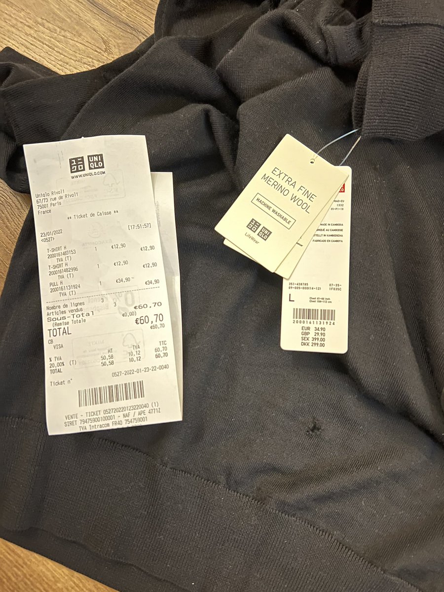JeanKristen's tweet photo. @UNIQLO_France achat d'un pull. Découverte d'un trou. Demande de changement dans le magasin où il a été acheté 3 jours après.. Refus du manager @Matthieu : ''vous auriez du vous en rendre compte là où il est placé''
Inacceptable !!! https://t.co/96zEK5LjvE