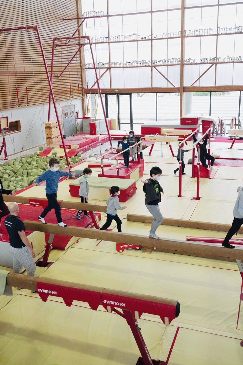 Dans le cadre de la semaine #olympique et #paralympique, les élèves Clamartois ont eu l’occasion d’échanger avec l’athlète <a href="/axel_augis/">Augis Axel</a> 🙏 et de profiter d’activités autour de la gymnastique olympique. 
#Clamart aime le #sport