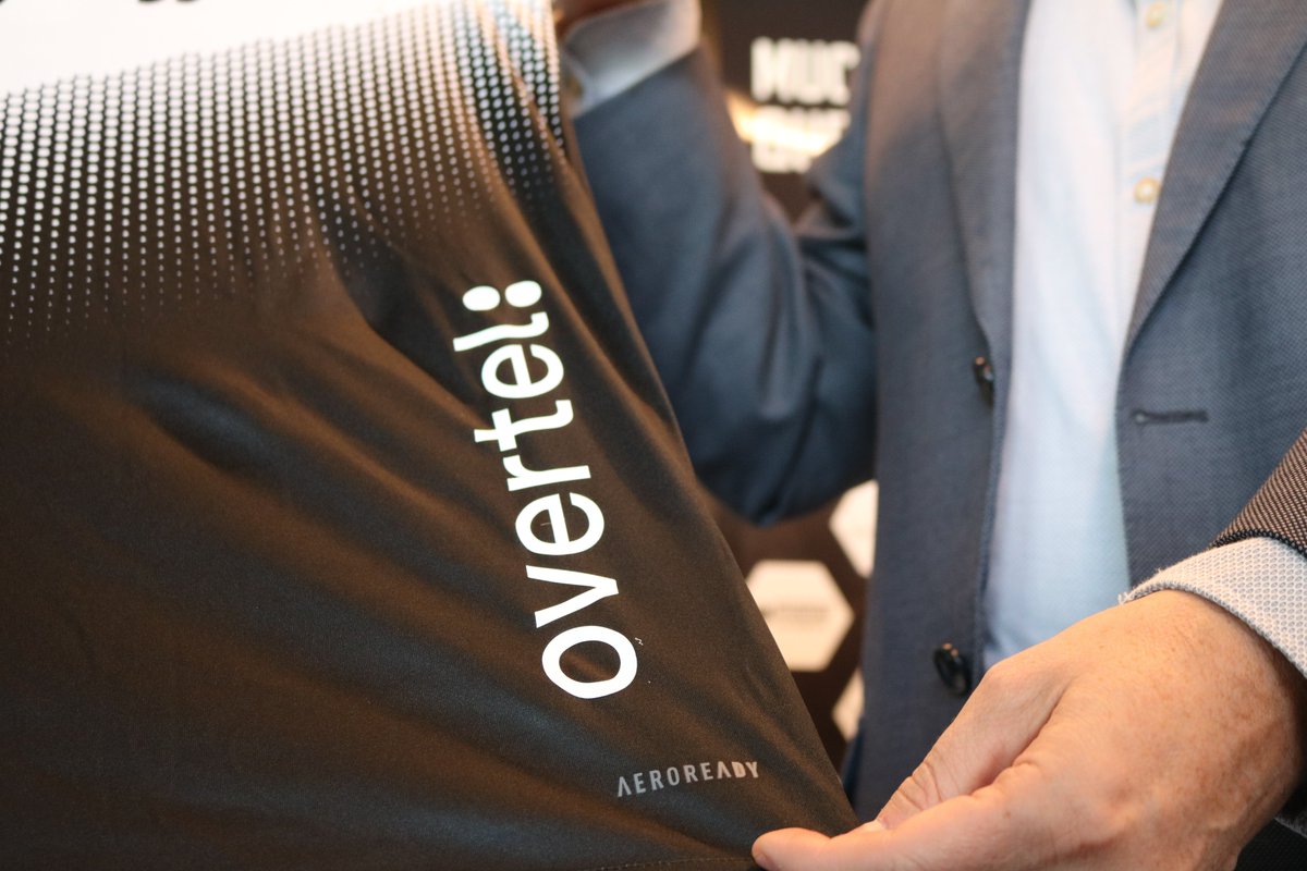 fcc_business's tweet photo. 🏳️🏴 #Overtel ya tiene su camiseta oficial de la temporada 21/22.
Empresa dedicada al desarrollo y la implementación de TIC, con sede en el PI Cabezo Beaza, sigue apoyando un año más el proyecto FCC | Business ¡Gracias!🤝
#JuntosSomosMás https://t.co/Z9wosZRNRx