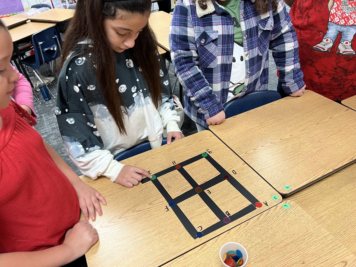 CDinorahHC's tweet photo. Applying knowledge to real word problems. #window #handsOn #math4thgrade @CarrollFISD @FisdB https://t.co/gbgQmC9E56
