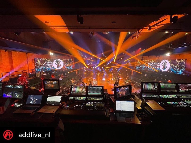 Robelighting's tweet photo. At De Oosterpoort in Groningen, Netherlands with AddLive creating the #lightingdesign for ESNS & Hit The North using a rig with @Robelighting #MegaPointe, #LEDBeam150 & #Spiider luminaires.
#robelighting #robeonset #addlive #esns #hitthenorth #televisionlighting #concertlighting https://t.co/oDOFBqAlrm