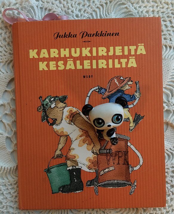 nurkupanda's tweet photo. @Hunajatassu1 @jofistics @sofiajokiaho @shahidtribune @noonanoonis @PekkaVainio3 @panda_eriksson @hanne_sainio @KirsulaNova @Hilma_Hilima @Minna49669880 Post a picture of a book. No explanation. Nominate 4-6 people to do the same. Postaa kuva kirjasta. Ei selityksiä. Haasta 4-6 twiittaajaa tekemään sama juttu. Haastan @EijaLehtomaki @LukukoiraHippu @KatiTervo @MikiSuomi @Kero_chan56 @asspistefi https://t.co/vpNTovvst3