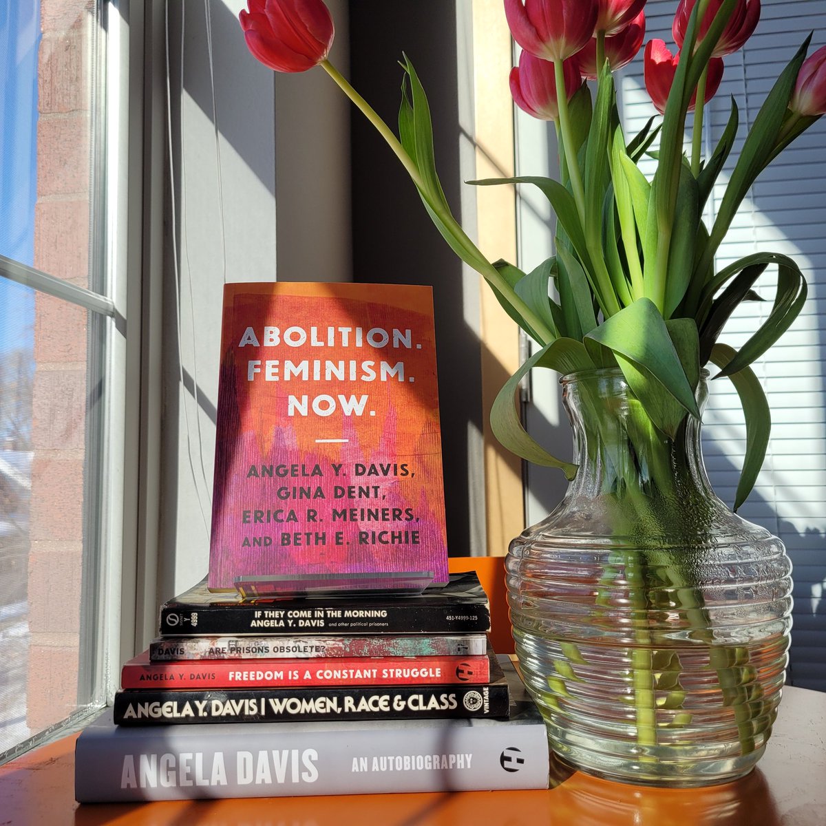 RoomofOnesOwn's tweet image. Happy belated birthday to fellow Aquarius, Angela Yvonne Davis, matron saint of liberation