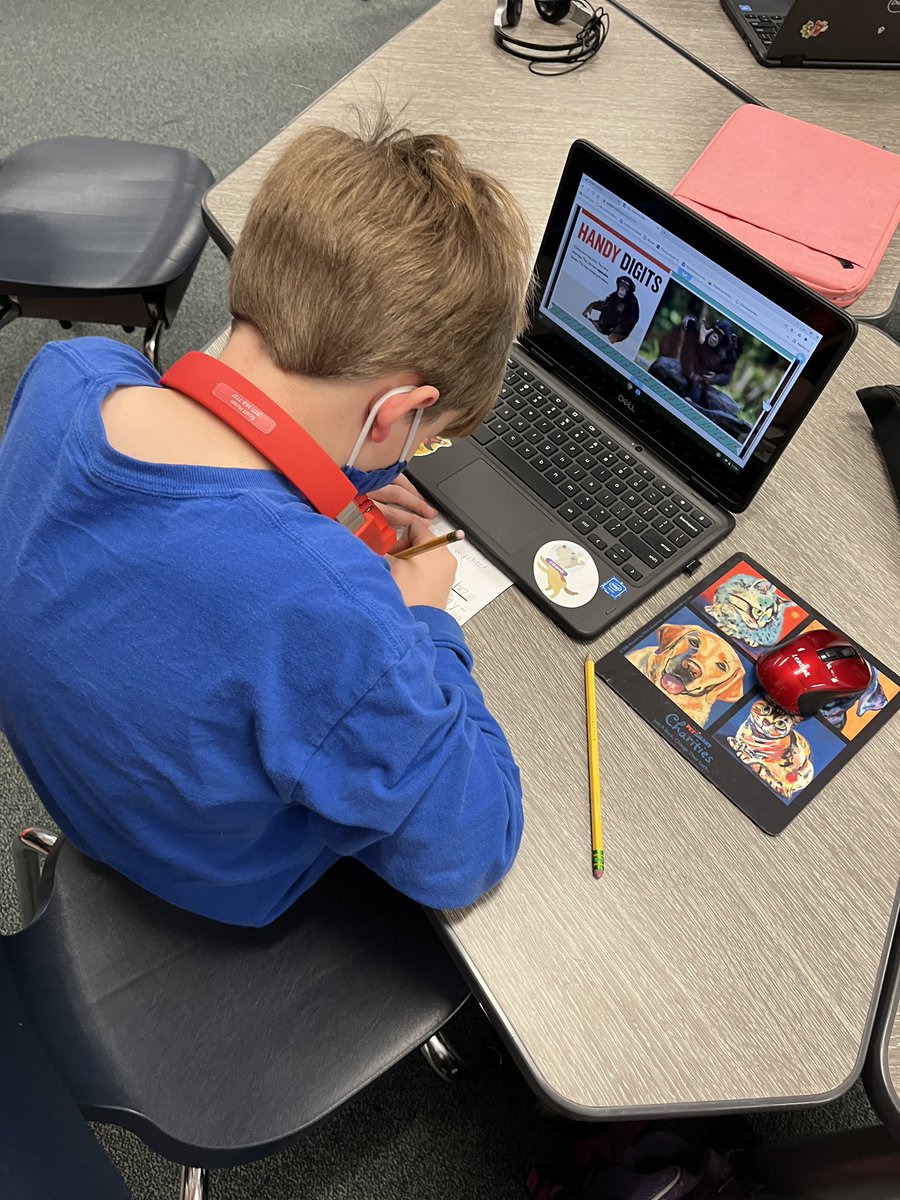 Hahne_Elyse's tweet image. Researching facts on how to support our opinion of which animal you would like to have as a pet. #gesshineon @GESCScott  #gcisdhumanities