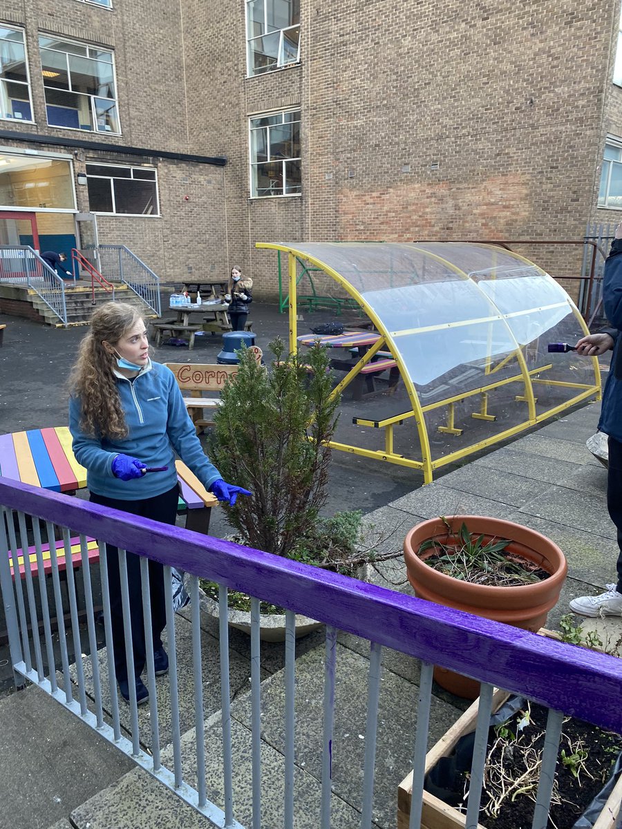 KSSFamilyLearn's tweet image. Great session at our Paint and Pizza family learning session after school today. 

Thank you to all the staff for their help today. 

Spaces available for our Garden and Pizza session next week. Contact Weronika for more information. 

@KnightswoodSec @WeronikaFare