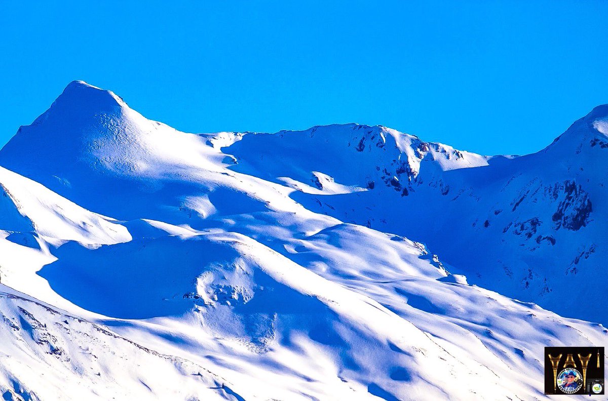 reivaxstgo31's tweet photo. #jeudiphoto toujours un grand 🌞et ciel #bleuazur sur les #PyrénéesCentrales le #PicduCagire le #picdeMaubermé 2880m 📷1/2 vu du #ValdAran en Espagne depuis le #colduPortillon 📷3/4 vu depuis #SaintGaudens 📷4 sur la gauche et sur la droite le Pic du Cagire 1912m @HauteGaronne https://t.co/RBP2oJ93cp