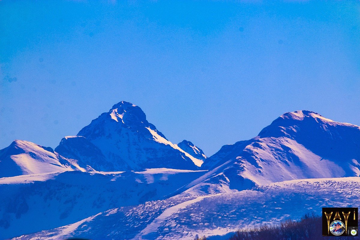 reivaxstgo31's tweet photo. #jeudiphoto toujours un grand 🌞et ciel #bleuazur sur les #PyrénéesCentrales le #PicduCagire le #picdeMaubermé 2880m 📷1/2 vu du #ValdAran en Espagne depuis le #colduPortillon 📷3/4 vu depuis #SaintGaudens 📷4 sur la gauche et sur la droite le Pic du Cagire 1912m @HauteGaronne https://t.co/RBP2oJ93cp
