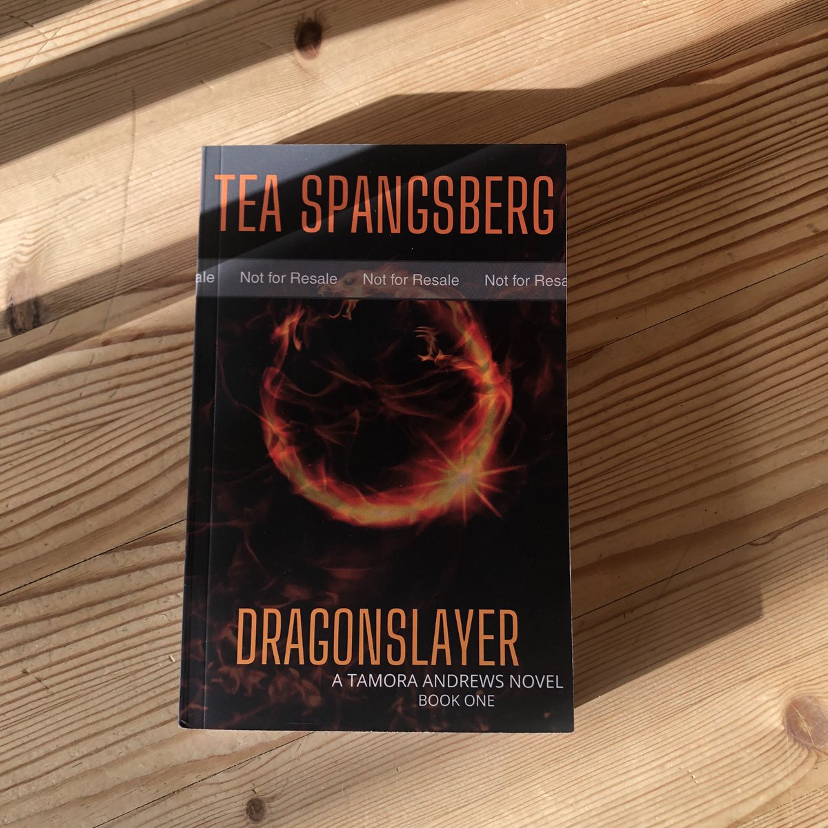 TeaSpangsberg's tweet photo. Look what arrived today 😱
The delivery guy came and I was like, oh cool, thank you, and then I closed the door and went… OMG OMG OMG squeeeeeeeeee - dance in the kitchen then opened it with shaking hands.
#denmark #author #writer #forfatter #forfatterliv #WritingCommunity https://t.co/GDBuAbhuOi