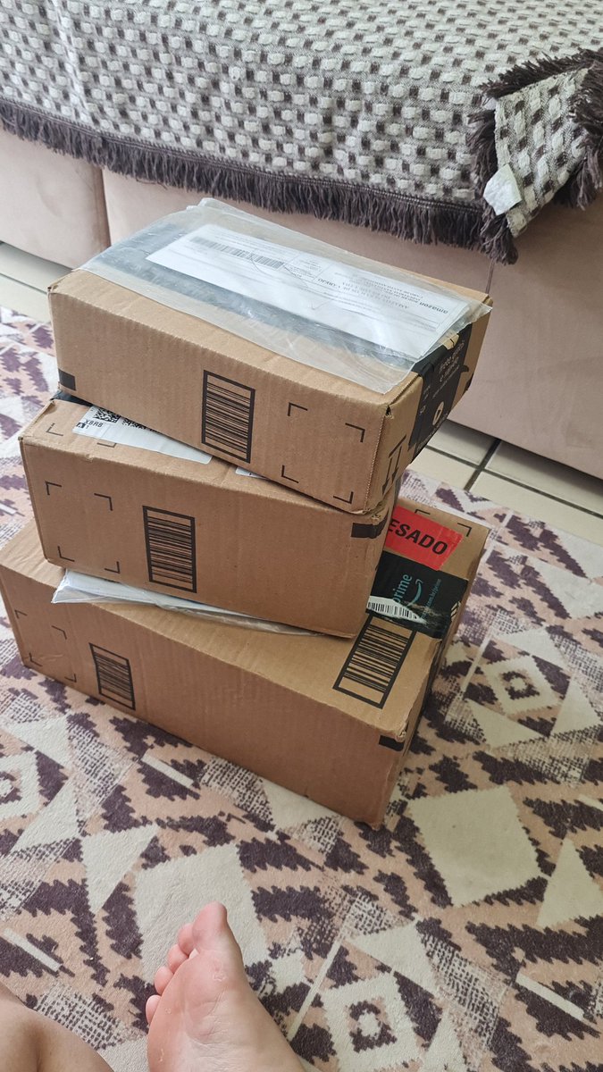dudsmonteiroo's tweet image. Primeira parte dos meus recebidos da Amazon 💙😍💙