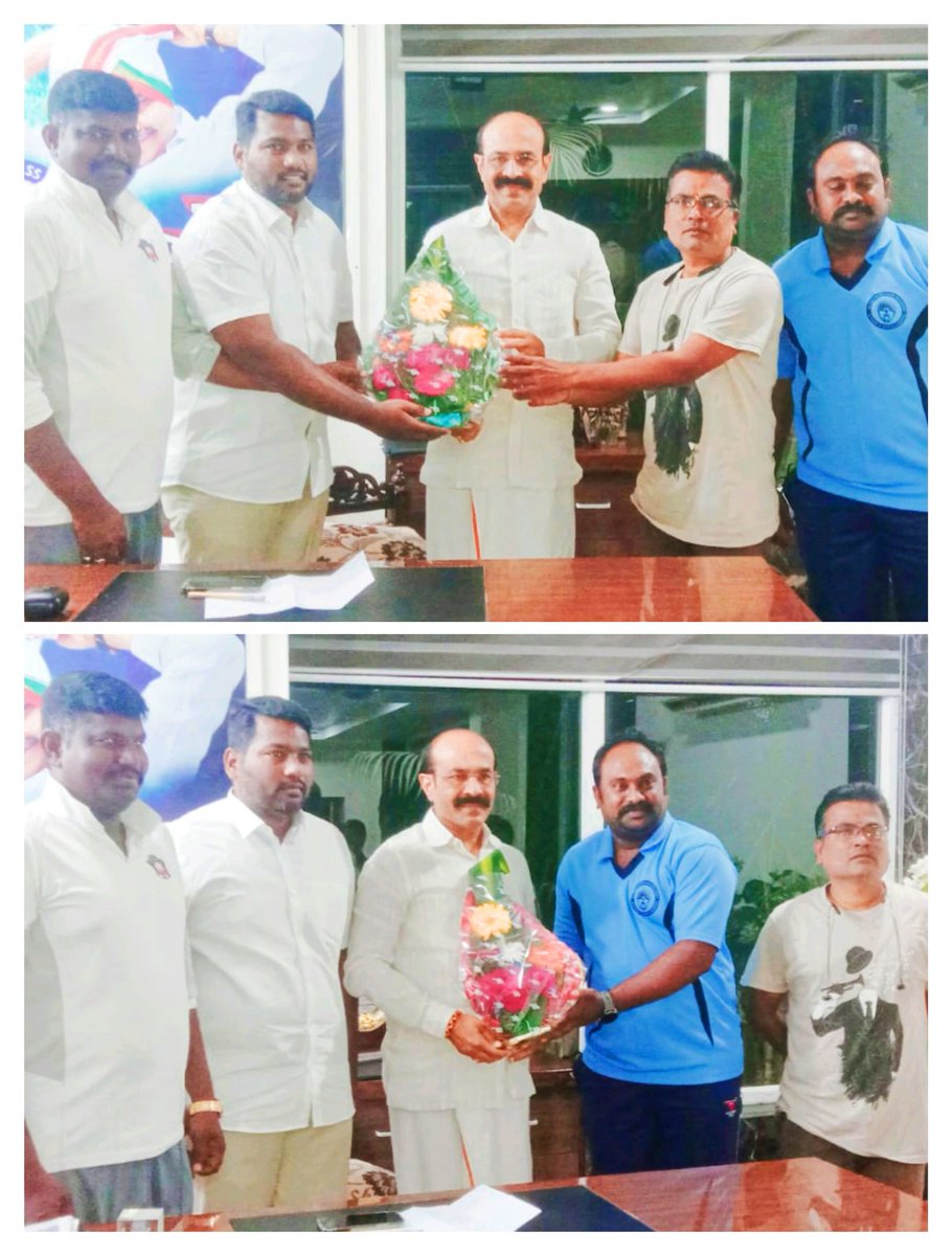 ఈ రోజు మాజీ ఎమ్మెల్యే శ్రీ ఎస్ వి మోహన్ రెడ్డి గారిని ఆయన స్వగృహములో కర్నూల్ జిల్లా జిమ్నాస్టిక్ నూతన కోచ్ పవన్ కుమార్ మర్యాద పూర్వకంగా కలిశారు.ఈ సంధర్బంగా ఆయన మాట్లాడుతూ పిల్లల కు మంచి తర్ఫీదు ఇచ్చి జిల్లా పెరు ప్రఖ్యాతులు పెంచాలని కోరారు.