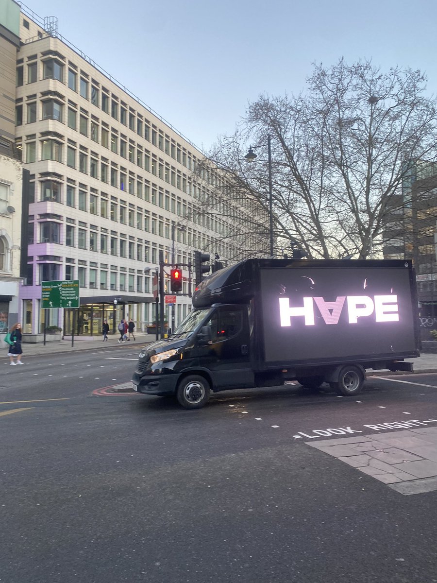 SamArrow_eth's tweet photo. Spotted in Shoreditch @HAPEBEASTGANG 🔥 https://t.co/mlfmznfoFU