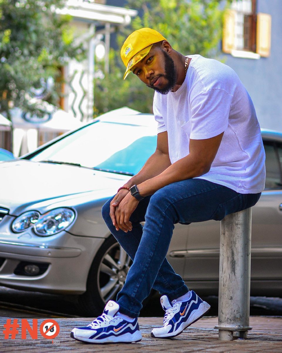 ayo_sethu's tweet photo. AD| Shady, but make it fashionable.😎
The shade🌚 is in abundance with @SavannaCider’s #TwirraShadeProject and so are the prizes! https://t.co/Itkae4onxP