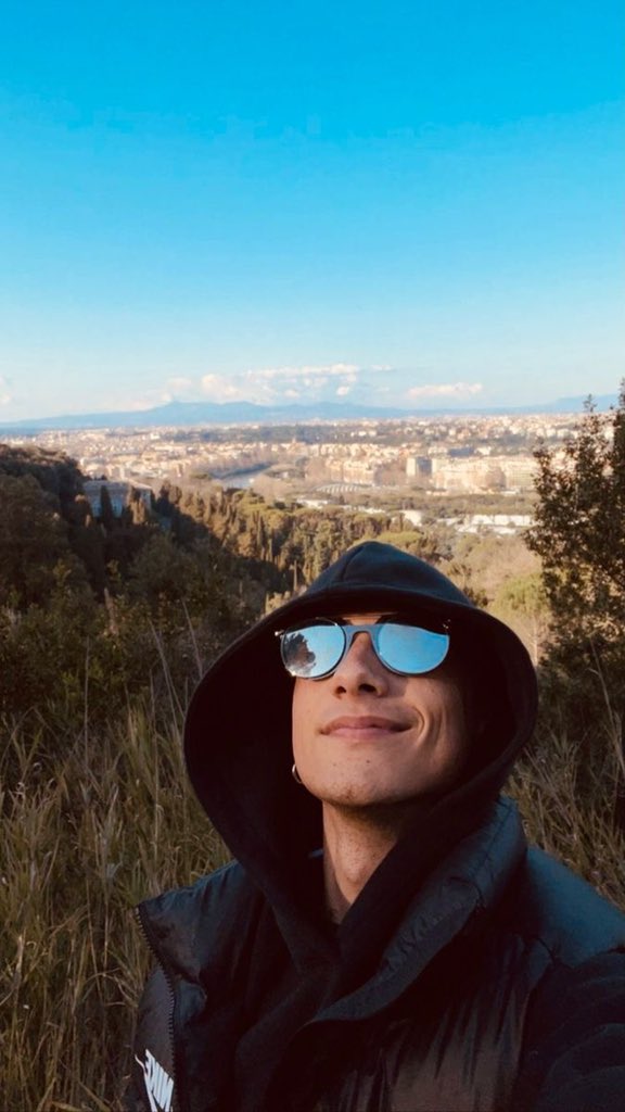 lesolitepaure's tweet photo. auguri al bambino che contava le stelle, hai un posto speciale nel mio cuore, ti auguro il meglio🧡 @IlVeroUltimo #Ultimo26 https://t.co/81uZH4KuLN