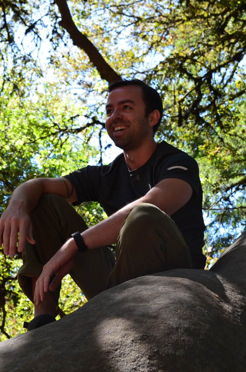 JayrobinDev's tweet image. 500 followers?! About time for an intro...

About me:
🇬🇧 Brit
🇺🇸 Moved to SF Bay Area/switched to tech in 2014
💻 Senior Frontend Engineer

I&apos;ll tweet about:
🤝 Helping people get their first Frontend job
📈 Personal growth/productivity
🔧 Stuff I&apos;m building/I think is cool